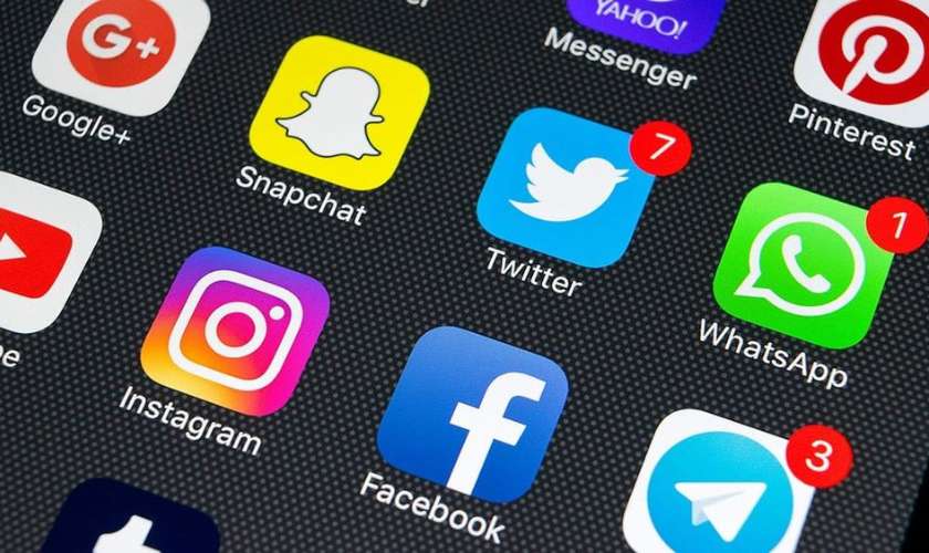 Những lưu ý quan trọng trước khi sửa đt iphone bạn nên biết 3 Đăng xuất khỏi các trang mạng xã hội, ứng dụng nhắn tin