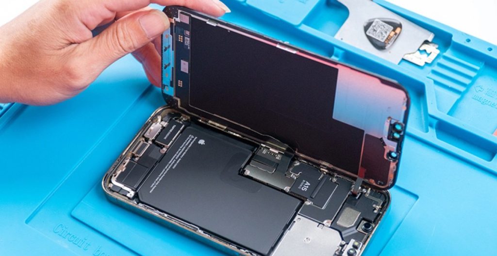 Vì sao người dùng iPhone dễ bị “luộc” linh kiện?