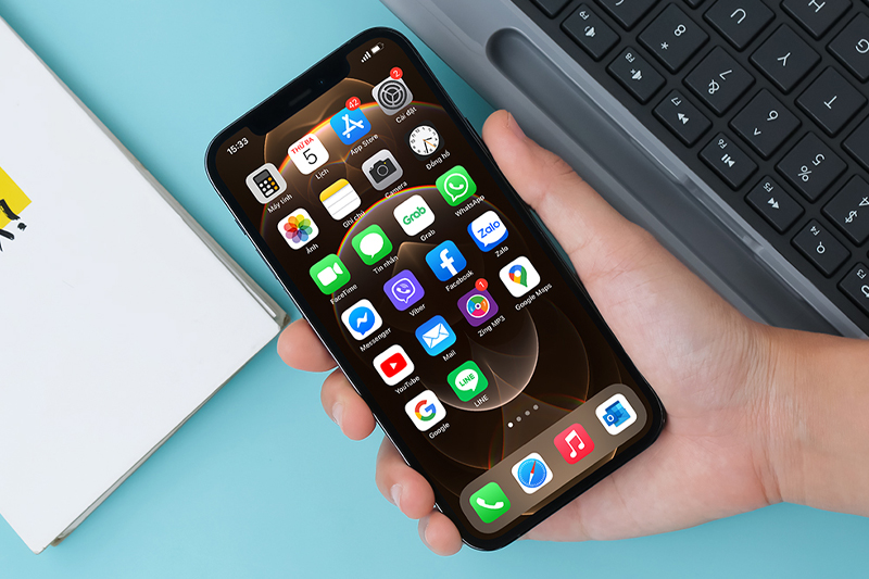 Mặt kính Ceramic Shield bền hơn gấp 4 lần khi rơi vỡ | iPhone 12 Pro 128 GB