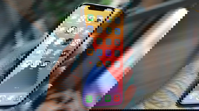 Màn hình iPhone 12 Pro Max 128GB cũ có kích thước khá lớn